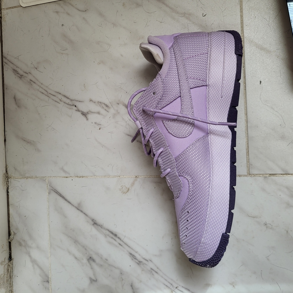 Nike Purple Athletic Shoes Low-Top Design - Picture 4 of 4